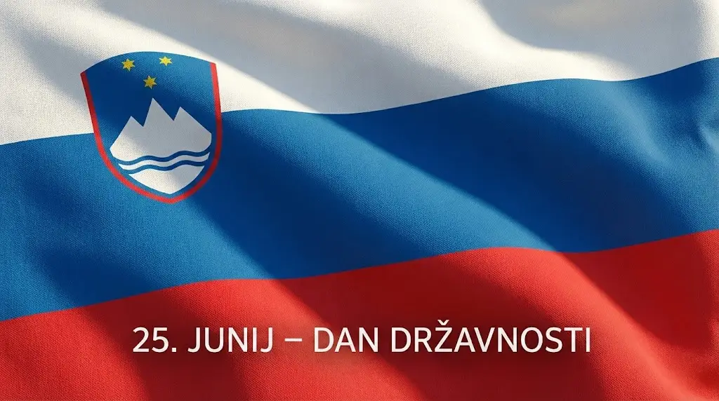 Slovenska zastava, ki zapolni celoten kader, z napisom »25. junij – Dan državnosti